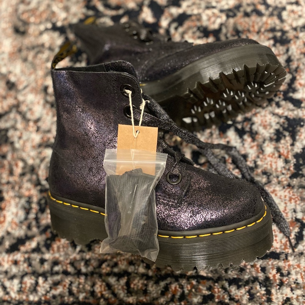 BNWT Dr Martens Molly Iridescent Crackle Leather Boots Size 8
